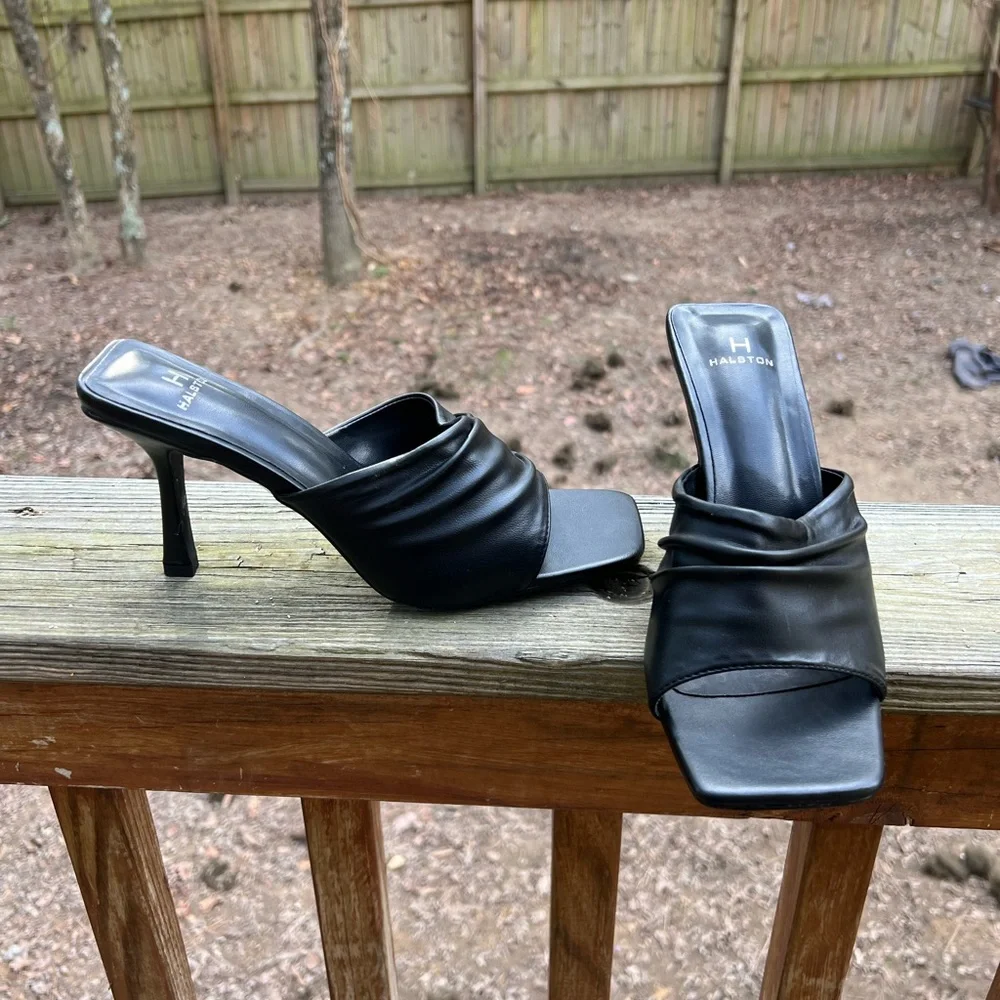 HALSTON Heritage Luanda Slip On Heel Women’s 8.5 NWT NEW